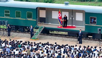 金正恩疑換專車 下鄉勘災遭拍、運新款600萬邁巴赫轎車相隨 | 國際焦點 - 太報 TaiSounds