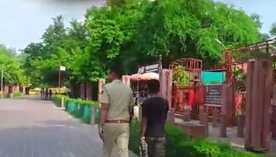 Did Himachal Pradesh Police Take Handcuffed Prisoner to Taj Mahal? Video Goes Viral - News18
