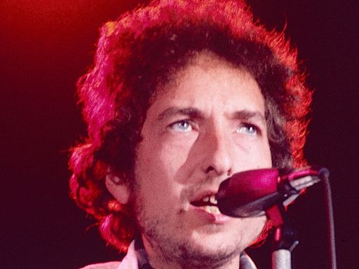 Bob Dylan was washed up and irrelevant – then one electrifying tour saved his career