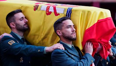 Eneko y Juan Jesús, los guardias civiles fallecidos arrollados por un camión en Los Palacios, despedidos con honores en Logroño