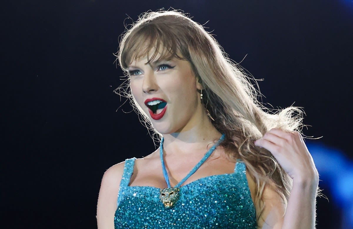 Swifties Call Taylor Swift a 'Comedian' in Skit With Dancers From Eras Tour