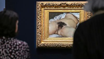 Arrojan pintura roja al cuadro "El origen del mundo" de Courbet en un museo de Francia