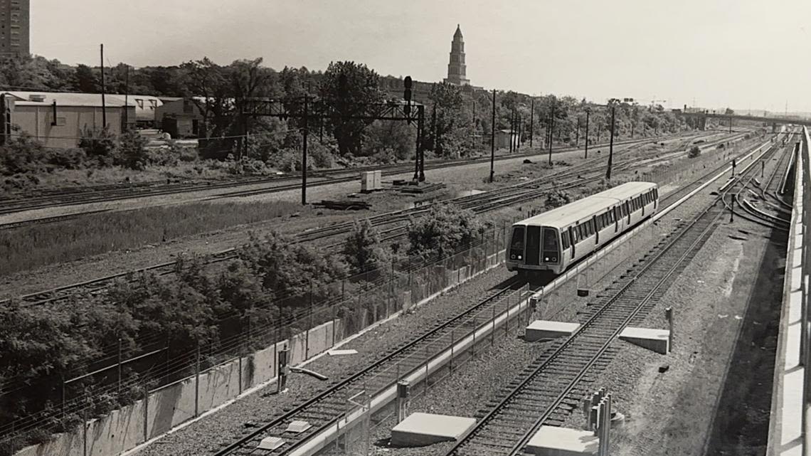 Metro retires 2000-series trains