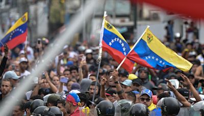 Venezuela military chief backs Maduro, calls protests "coup in progress"