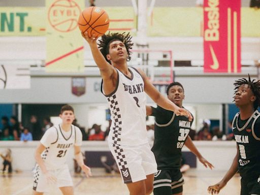 Class of 2025 prospect Acaden Lewis has Kentucky in his top eight, plus more UK recruiting news