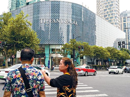 Tiffany downsizes store in Shanghai as sales slump