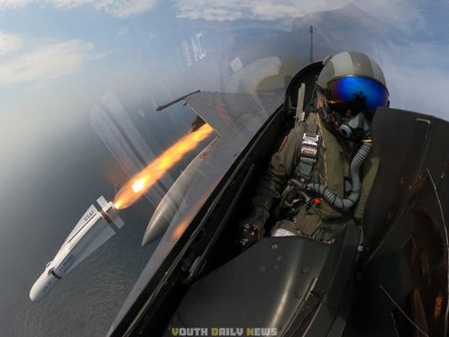 F-16V發射小牛飛彈 小栗將軍曝內幕 - 政治