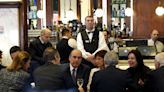 Guillermo Francos reunió a todos los ministros en un bar tras su primera conferencia de prensa como jefe de Gabinete