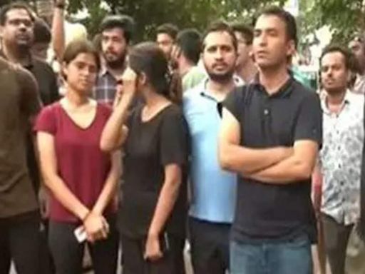 Students continue protests against coaching facilities over deaths of 3 UPSC aspirants in Delhi - The Economic Times