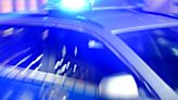 Im Landkreis Passau - Autofahrer rast bei Flucht vor der Polizei in Menschenmenge - sechs Verletzte