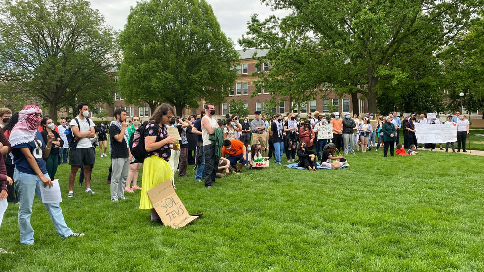 University of Illinois faculty support student Pro-Palestinian protest