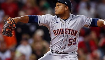 El zurdo dominicano Framber Valdez y los bates latinos levantan el vuelo de los Astros en Detroit