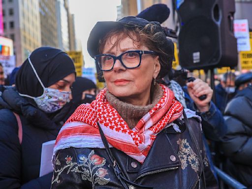 Susan Sarandon joins Columbia University students in Gaza protest, a day after NYPD raid