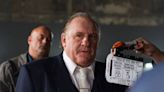 Gérard Depardieu, interrogado bajo arresto en París por denuncias de agresiones sexuales en dos rodajes