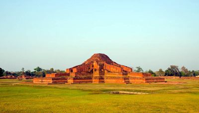 Somapura Mahavihara in Bangladesh offers you one of the best Buddhist ‘viharas’ in sub-continent