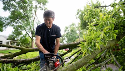 Cities begin cleanup as some still without power after Des Moines, Urbandale tornado