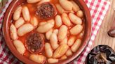 Receta de alubias con chorizo, un plato tradicional de origen rústico que hacer a fuego lento