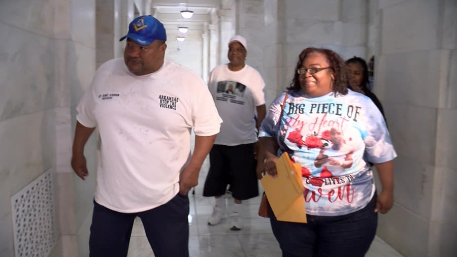 Little Rock group deliver letters to Governor Sanders asking for an end to gun violence in their neighborhood