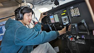 Massachusetts native, 18, plans to fly around world − by himself