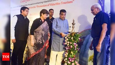 Nitin Gadkari Urges Local Entrepreneurs to Invest in Vidarbha's Economic Growth | - Times of India