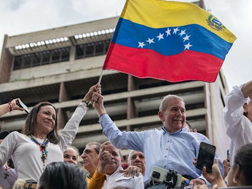 Las autoridades de Venezuela saben que Edmundo González “claramente” ganó la elección, dice representante de EE.UU.