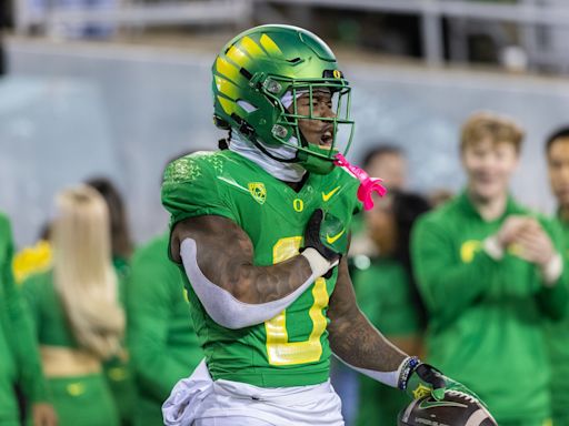 Oregon running back Bucky Irving selected by Tampa Bay Buccaneers in 4th round with No. 125 pick in NFL draft