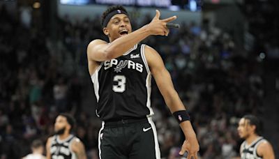 Better Award Chances: Spurs' Stephon Castle or Keldon Johnson?