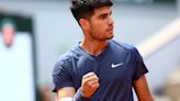 Alcaraz silencia los fantasmas de su antebrazo y pasa por encima de Wolf en su debut en Roland Garros