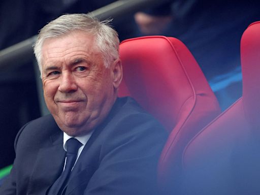 Carlo Ancelotti, vestido de vaquero, se va a montar a caballo a Montana