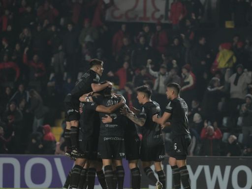 Colón le ganó a Estudiantes de Río Cuarto por 3 a 0