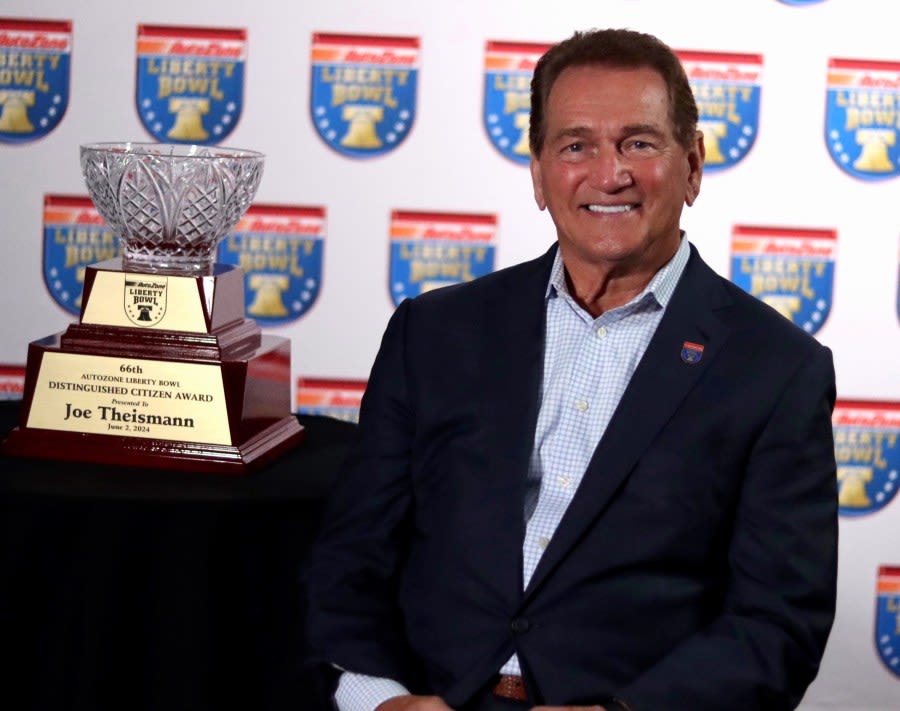 Joe Theismann receives AutoZone Liberty Bowl’s Distinguished Citizen Award