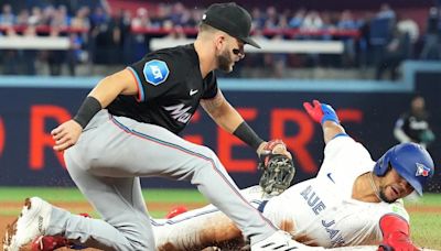 Marlins strike early, crush Blue Jays 15-5