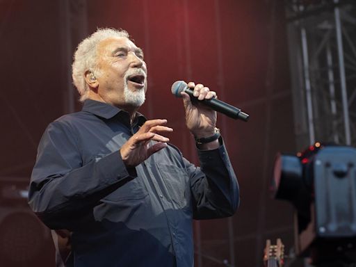 'A testament to his enduring popularity' - Tom Jones delights yet another audience