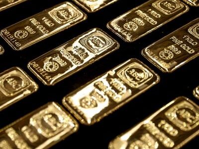 Gold prices soar to all-time highs, experts forecast up to $3,200 per ounce