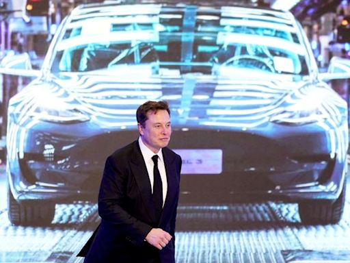 Tesla, shareholder clash over $7-billion legal fee request in Musk pay case