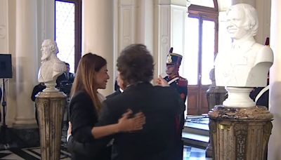 El reacomodamiento de los bustos que hizo Milei: Menem, Mitre, Roca y Sarmiento, al frente; Kirchner, Alfonsín y Cámpora, al fondo