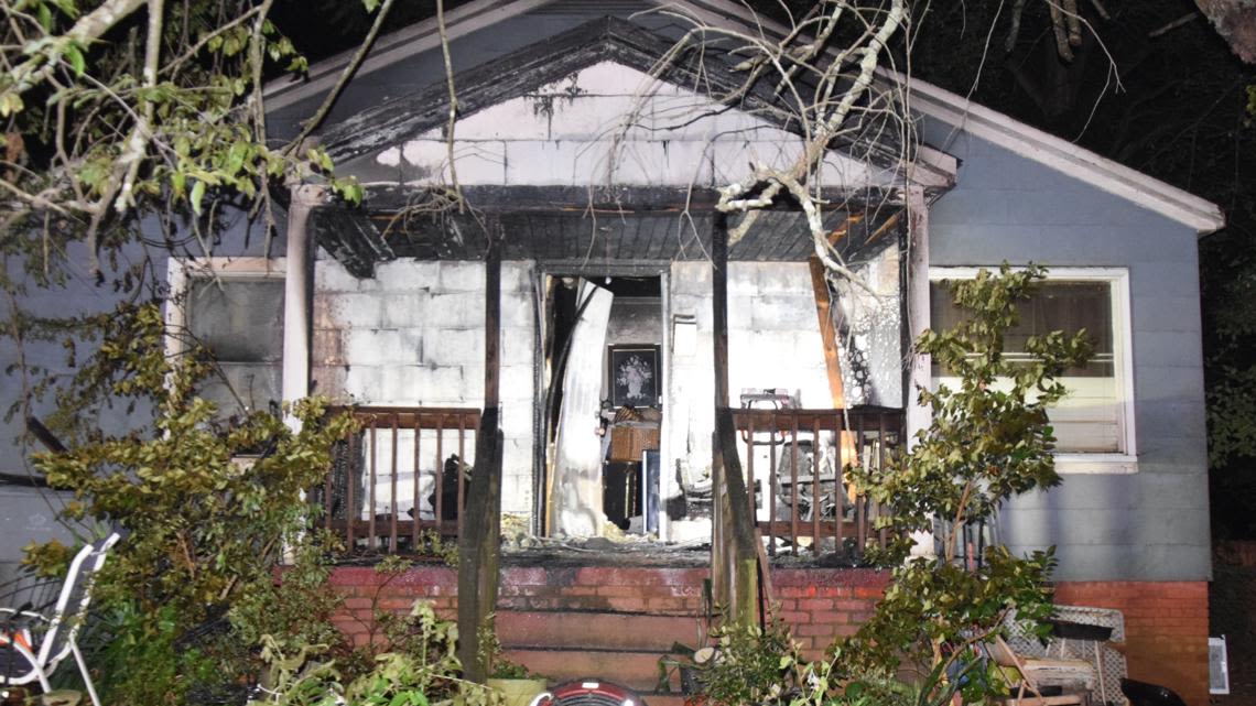 Charlotte house fire displaces 3 people