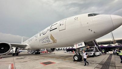 Más de 20 heridos en un turbulento vuelo de Singapore Airlines tienen lesiones medulares, según un hospital