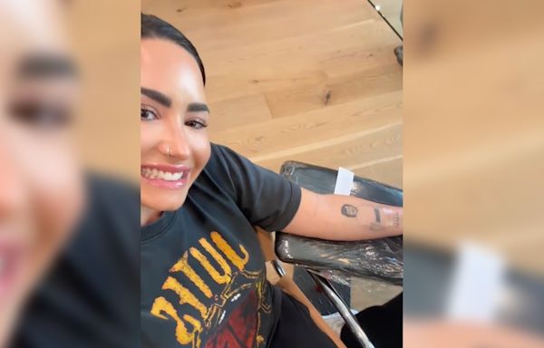 Demi Lovato shows off new tattoo dedicated to her mom