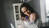 La justicia europea deja en manos del Constitucional si las madres solteras pueden doblar su baja de maternidad
