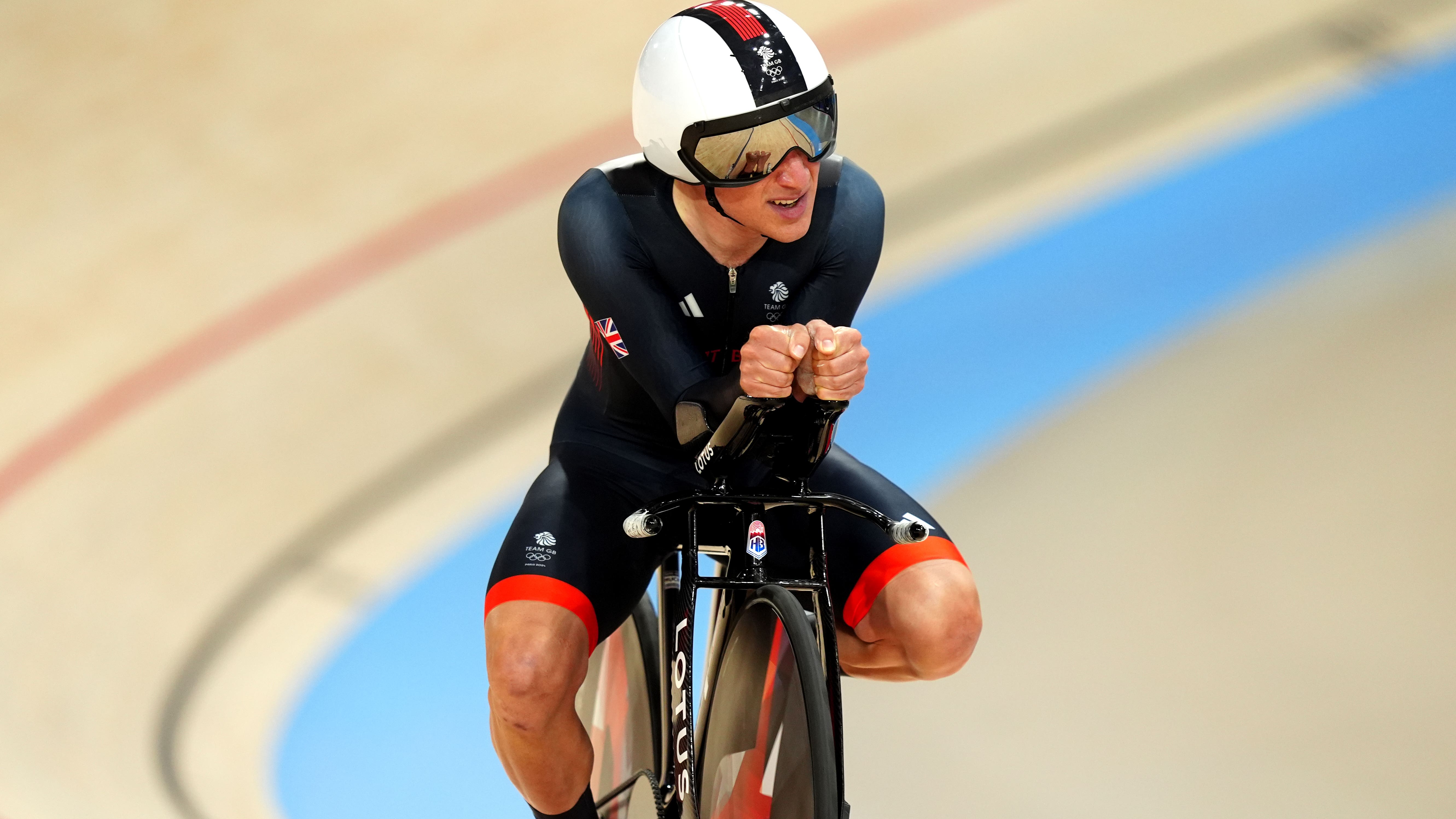 Great Britain take team pursuit silver after Ethan Hayter slip on final lap