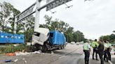 公路失控猛撼「龍門架」 馬糞收集車司機送院不治 - 20240529 - 港聞