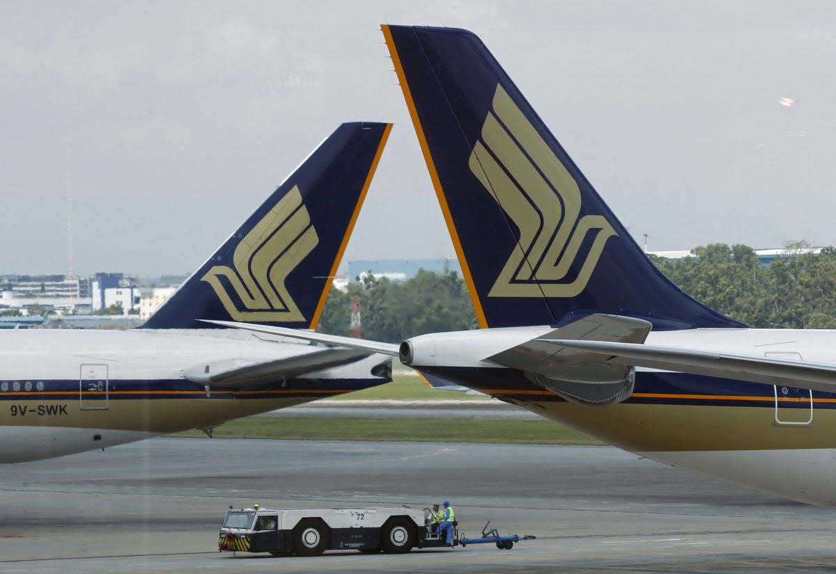 Singapore Airlines – latest: One dead and 30 injured as turbulence causes flight from London to plunge 6,000ft