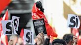 Socialist supporters call on Spanish prime minister to stay
