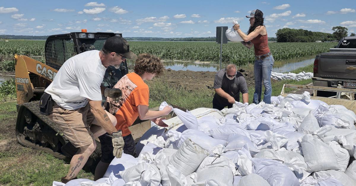 Big Sioux River hits record level at Sioux City