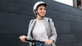 ¿Es obligatorio llevar casco con el patinete eléctrico?