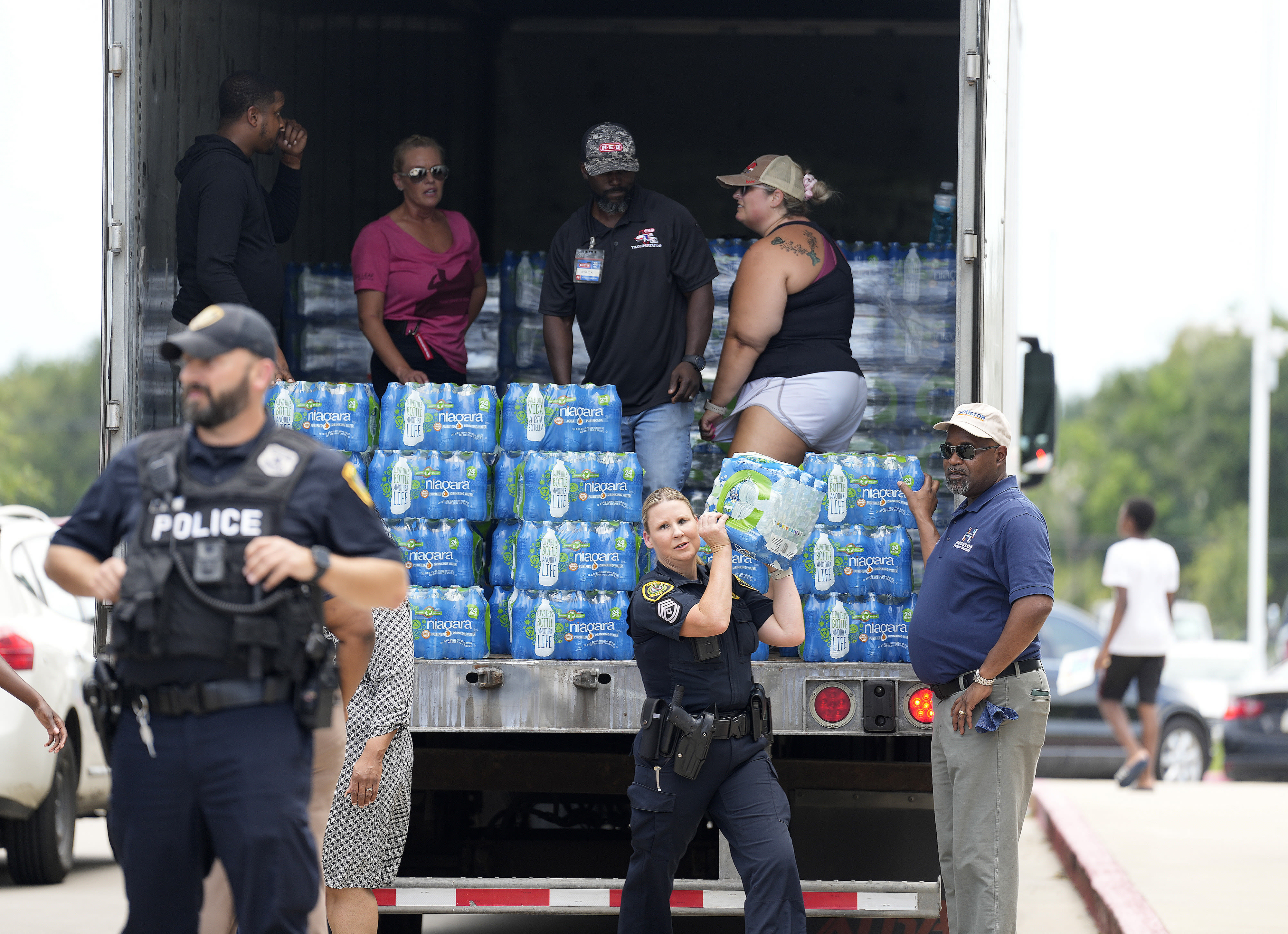 The request for federal aid after Beryl opens rift between White House and Texas