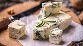 What's The Difference Between Gorgonzola And Blue Cheese?