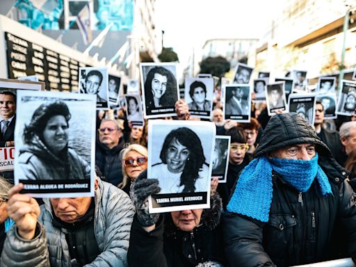Emoción y reclamos de justicia en el acto de recuerdo al atentado contra AMIA en Argentina