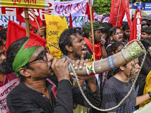 Full-blown crisis in Bangladesh: Army deployed, nationwide curfew declared